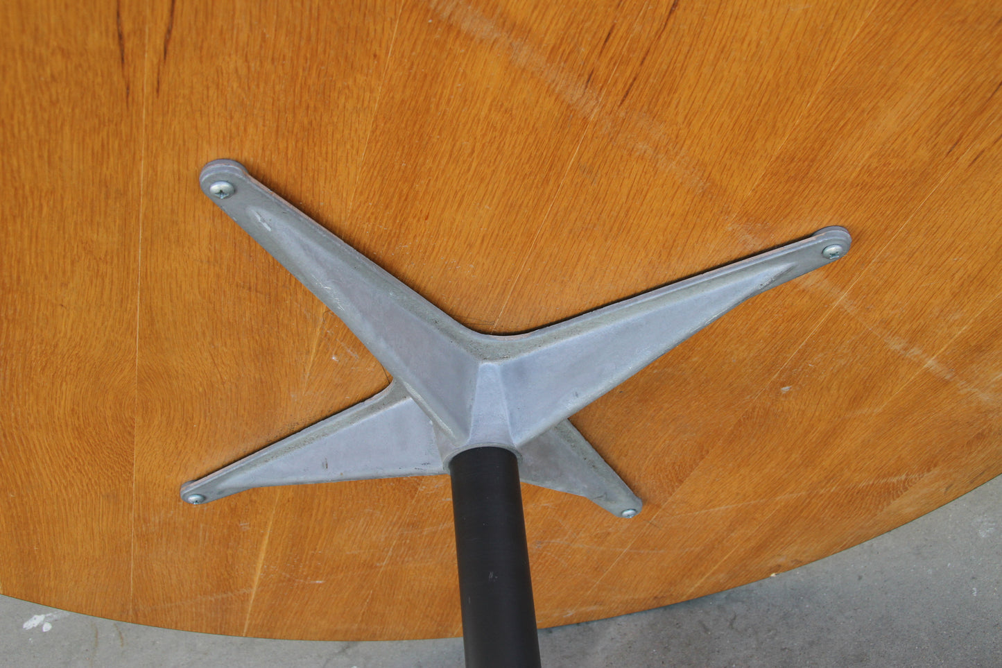 Vintage Modern Dinning table By Herman Miller