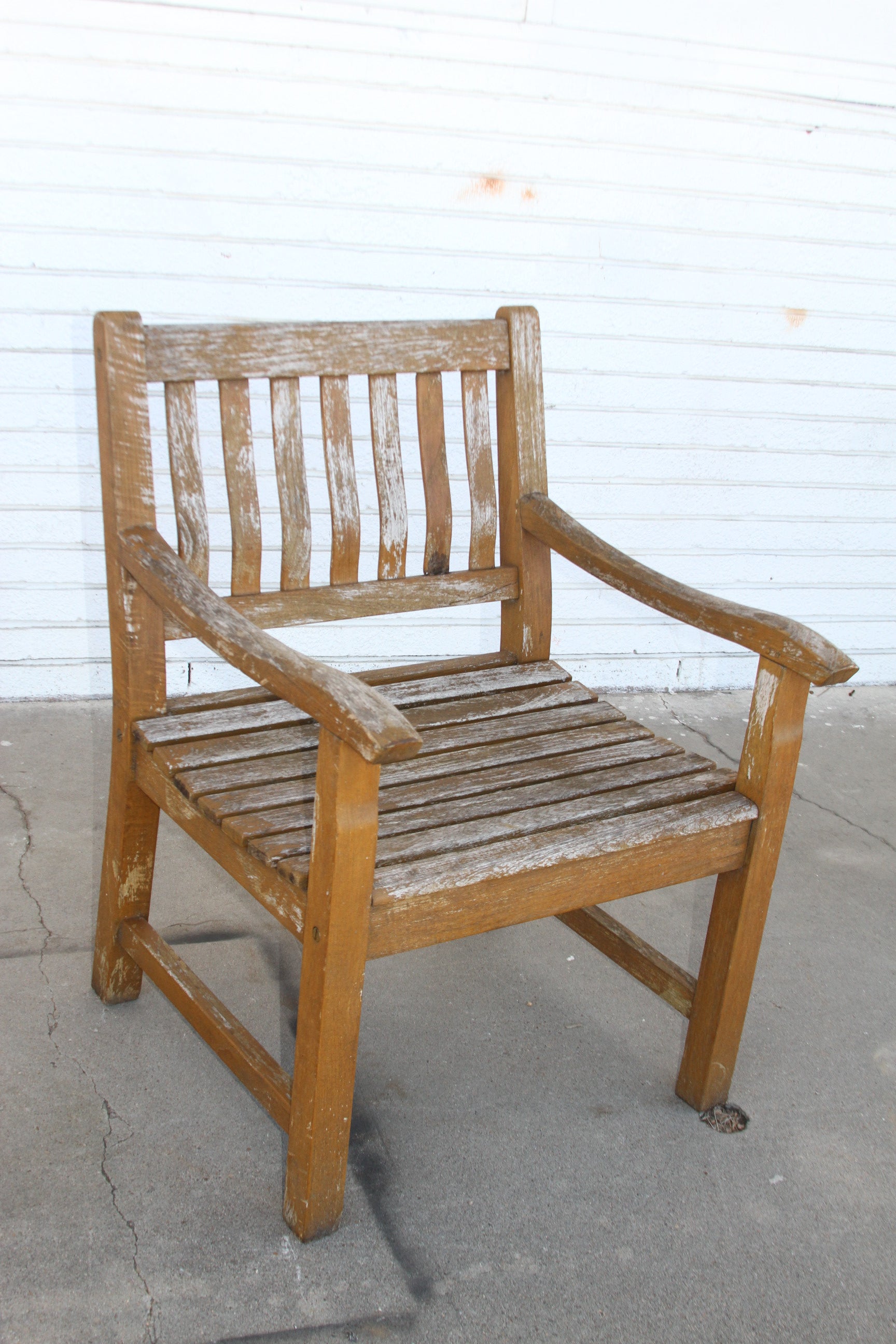 Experience the perfect fusion of style and durability with the Kingsley Bates Outdoor Bench. Expertly crafted for outdoor living, this bench is a true centerpiece for your outdoor oasis.