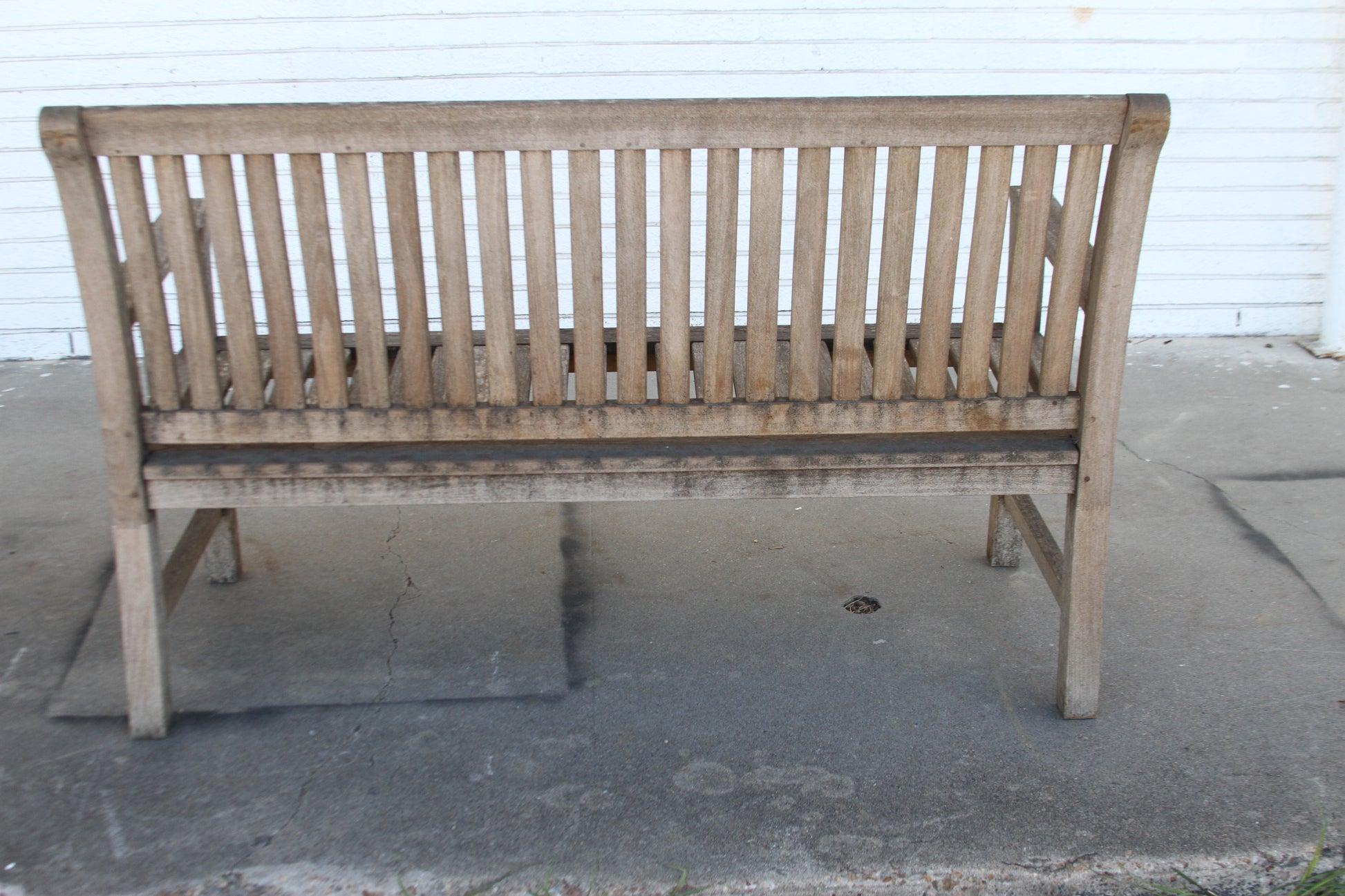 Discover the epitome of outdoor sophistication with the Kingsley Bates Outdoor Bench. Crafted with premium materials, this bench adds a touch of luxury to your patio or garden.