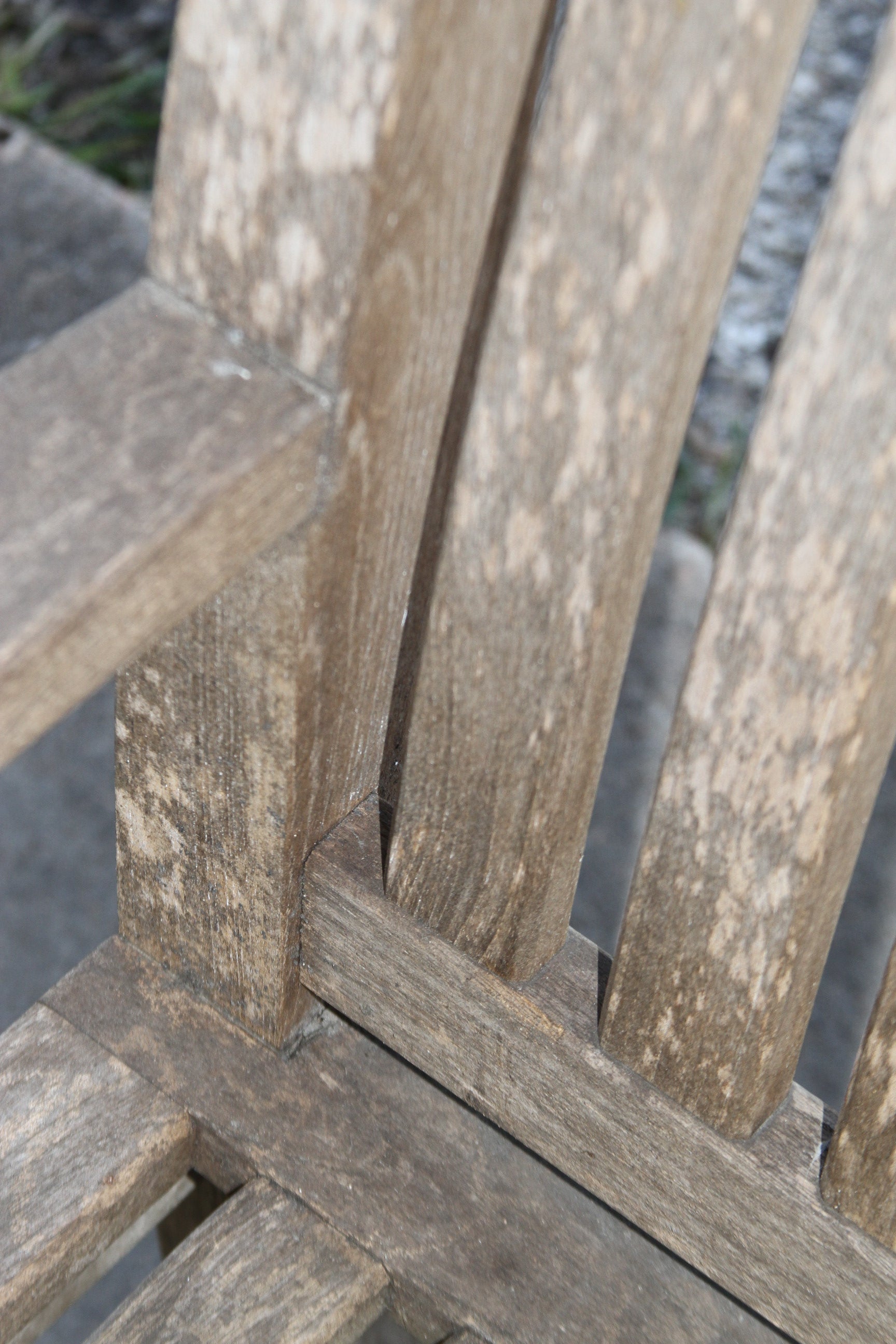 Experience the ultimate in outdoor luxury with the Kingsley Bates Outdoor Bench. Expertly crafted with premium materials, this bench exudes style and sophistication.