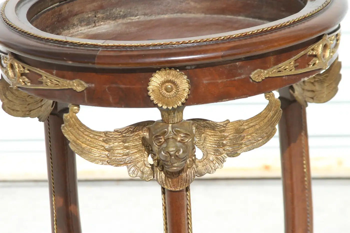 Elegant Art Deco pedestal for sculptures with bronze ormulu