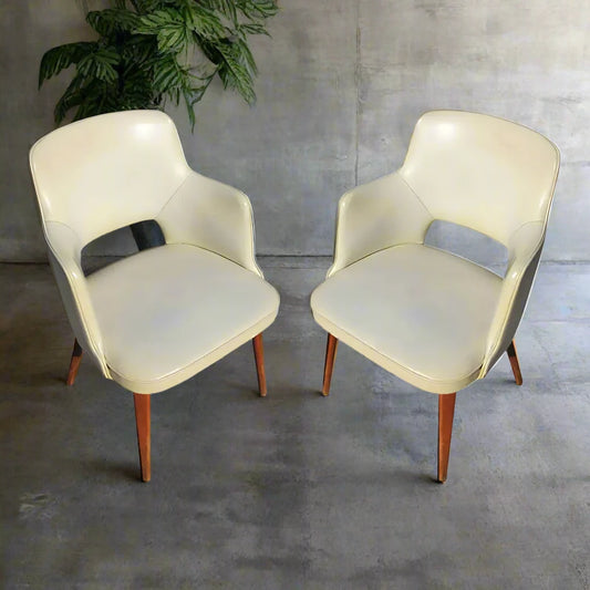Vintage Thonet side chairs with wood legs Metro Retro Furniture.​