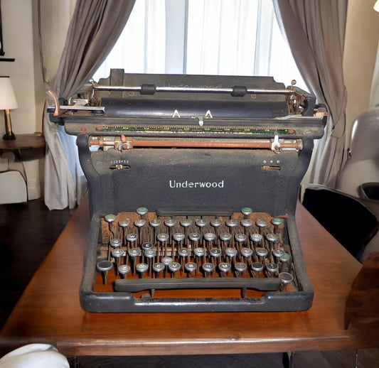 Underwood Vintage Manual Typewriter