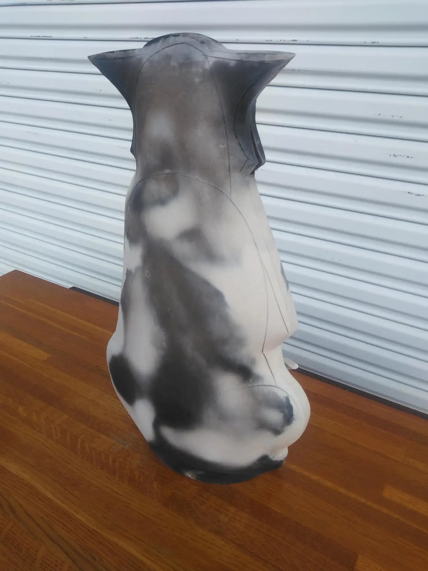 Creative pottery cat statue for artistic home decor