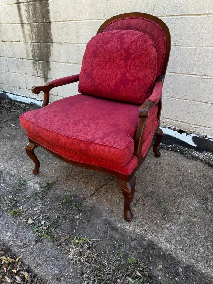 Walnut Queen Anne style chair