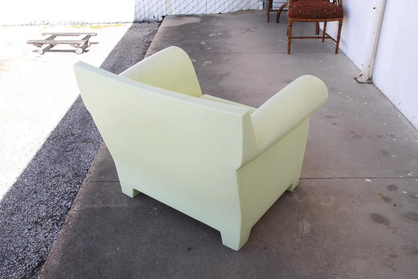 Durable and stylish Bubble Club chair