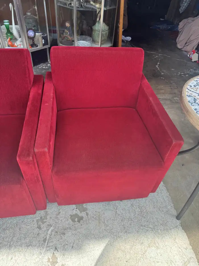 Mid-Century Modern vintage lounge chairs by Steelcase