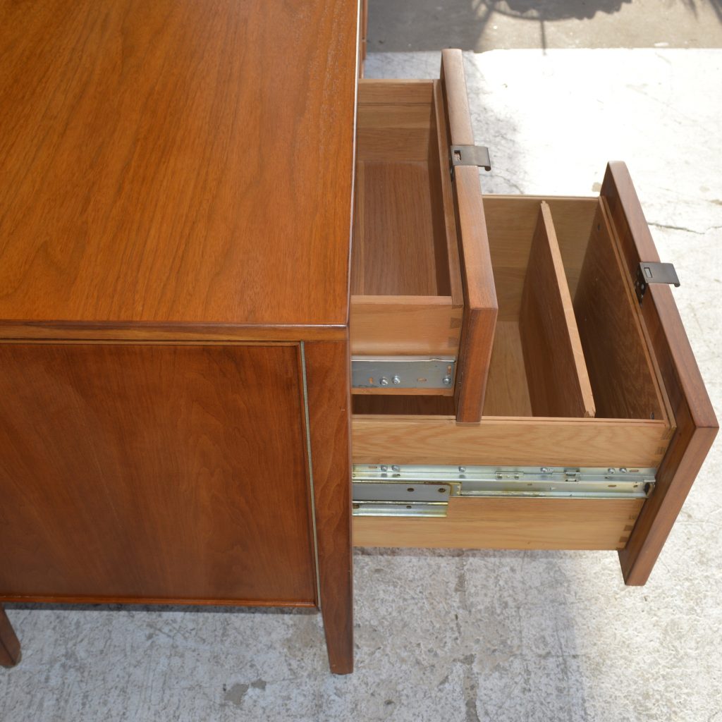 6ft Vintage Stow Davis Wood Credenza (MR6871)