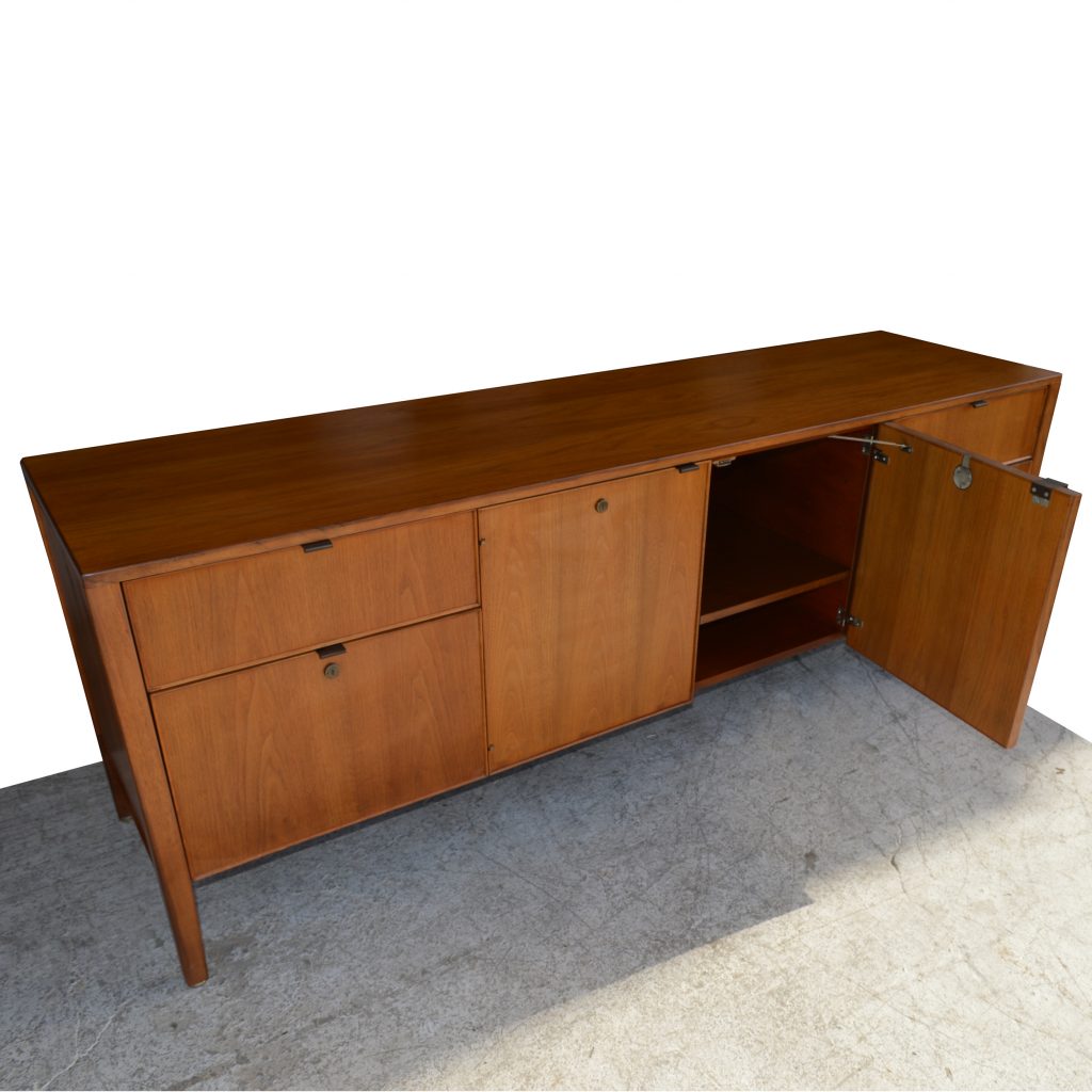 6ft Vintage Stow Davis Wood Credenza (MR6871)