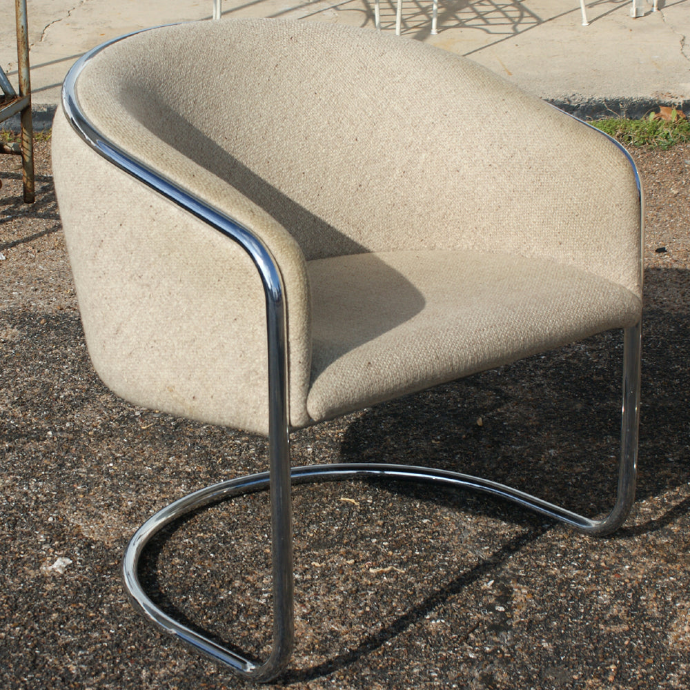 (1) Thonet Vintage Mid Century Barrel Club Chair (MR10207)
