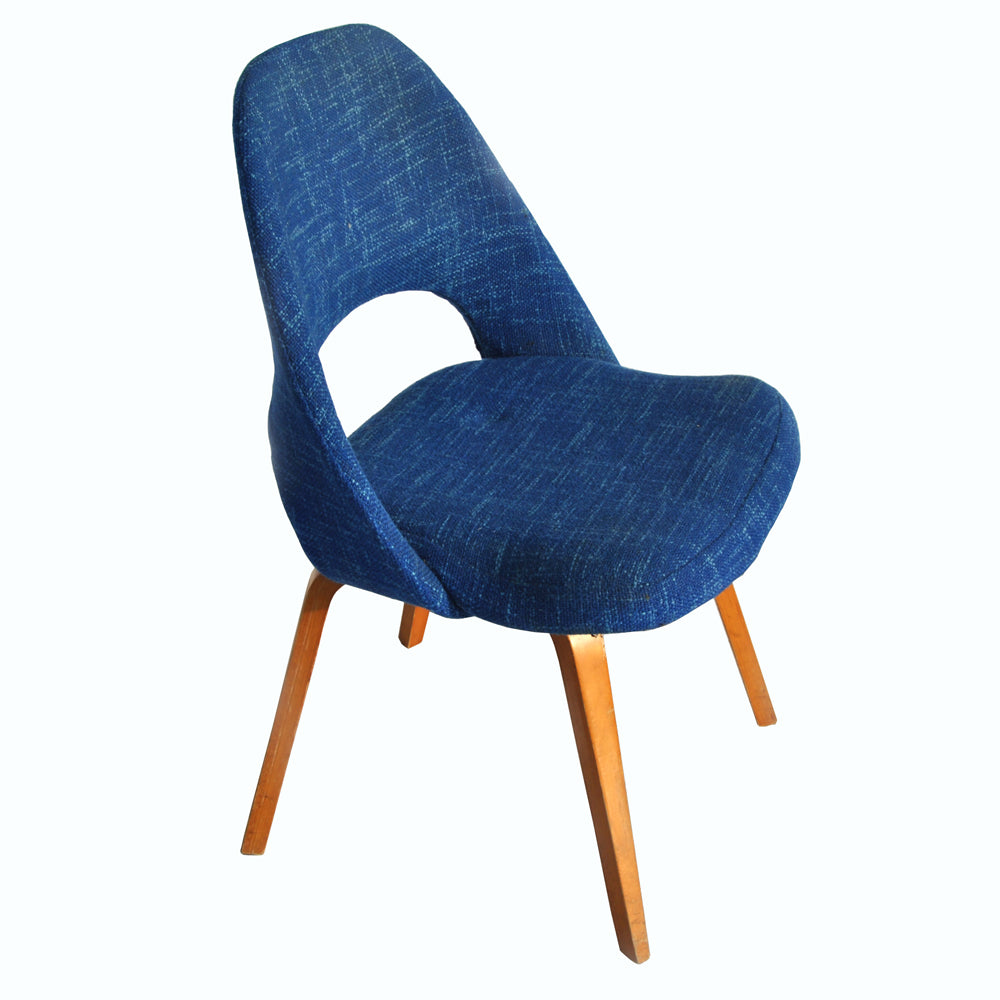 Blue Saarinen Executive Side Chair, crafted with wood legs for a warm touch, suitable for conference rooms, dining areas, or study spaces.