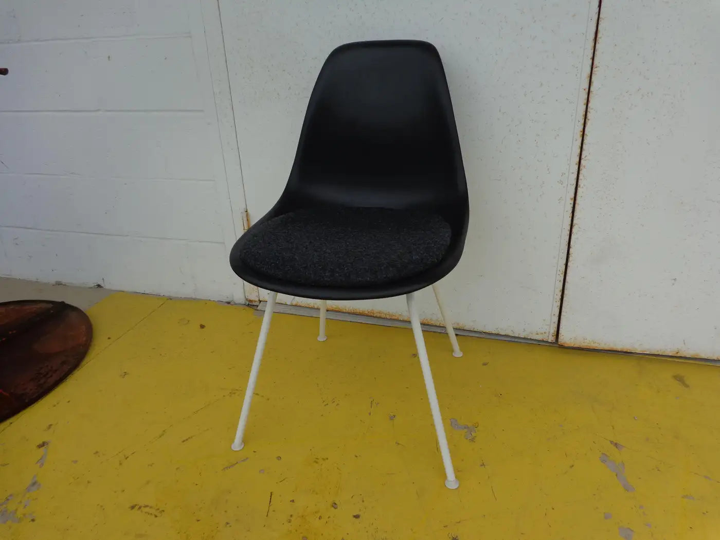 Herman Miller Eames side chair (120 available)