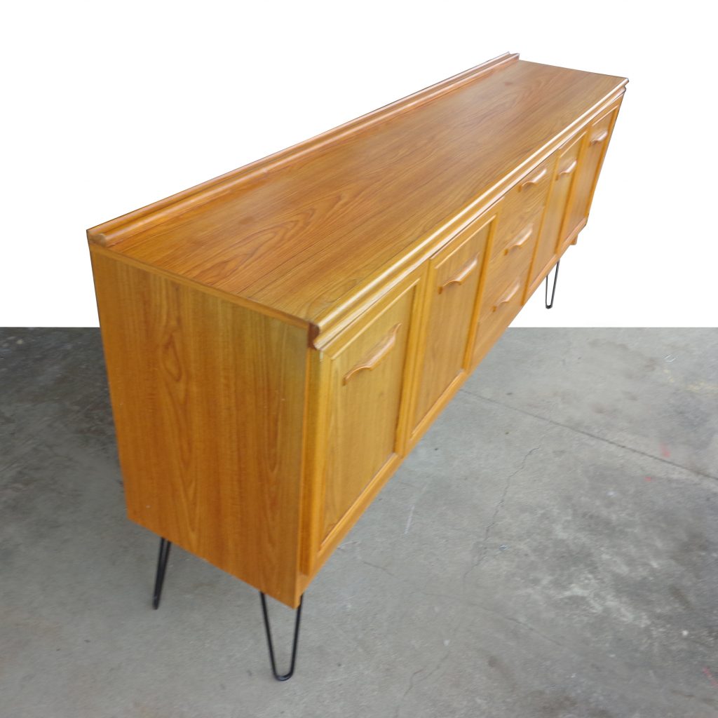 Mid-Century Modern Oak Sideboard with Hair Pin Legs by Jentique (MS10331)