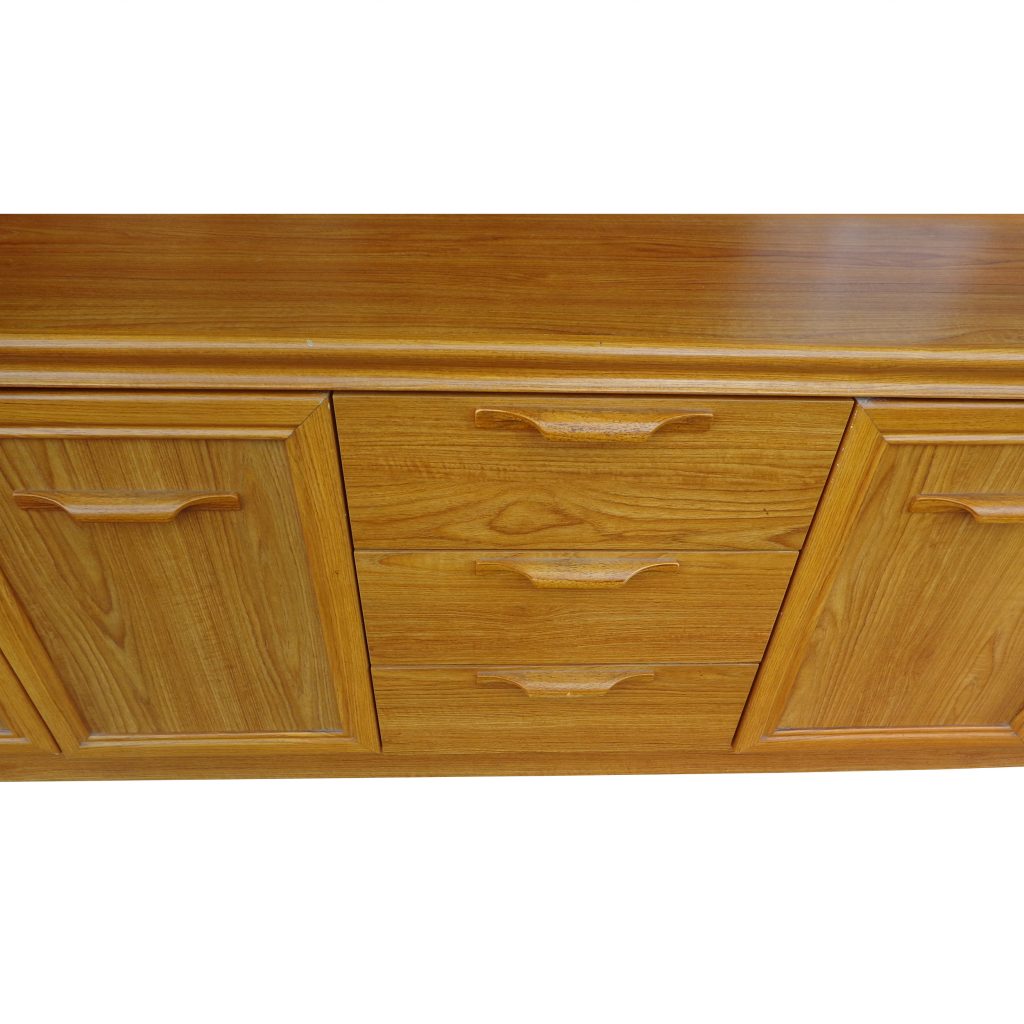 Mid-Century Modern Oak Sideboard with Hair Pin Legs by Jentique (MS10331)