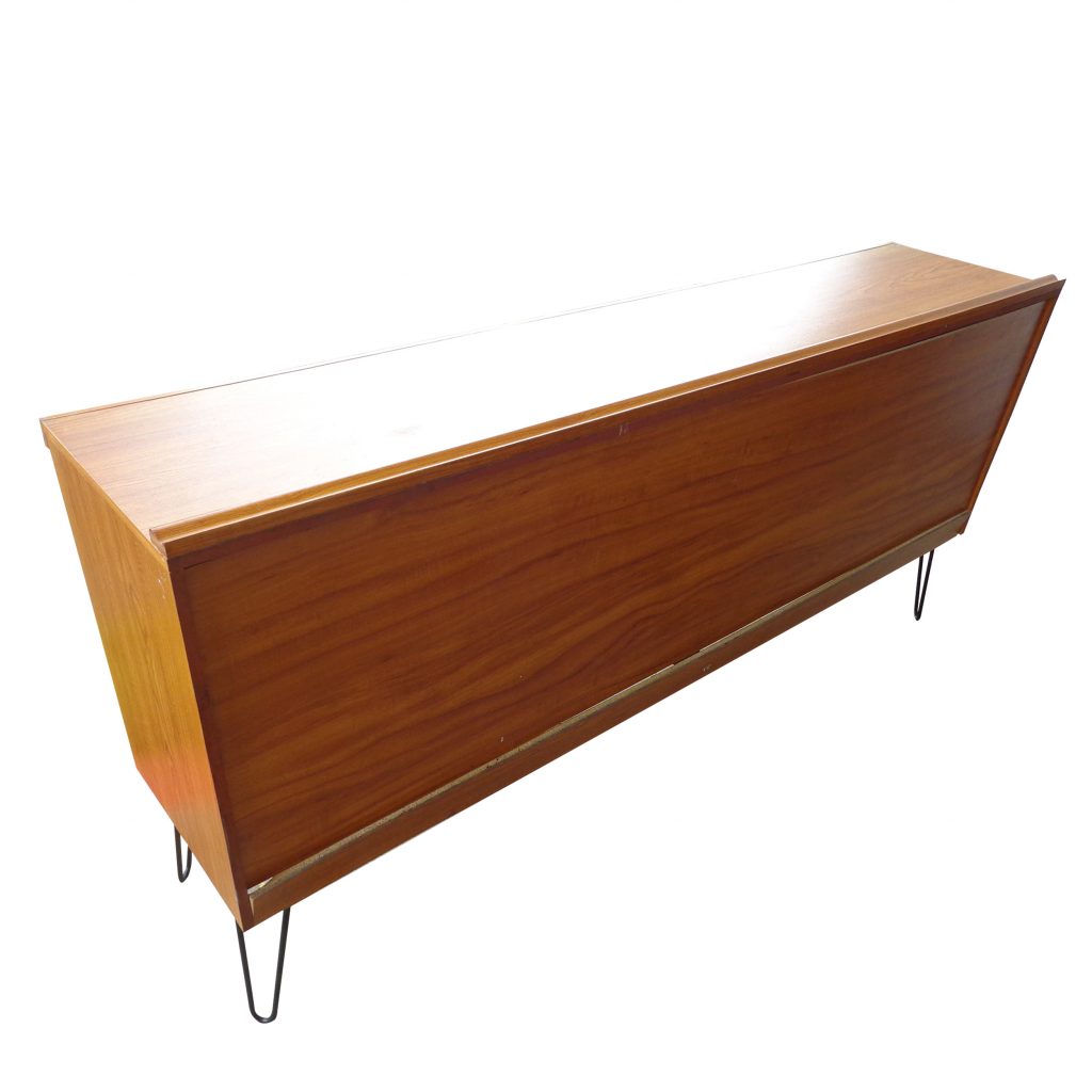 Mid-Century Modern Oak Sideboard with Hair Pin Legs by Jentique (MS10331)