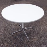 Knoll 36″ Round Table