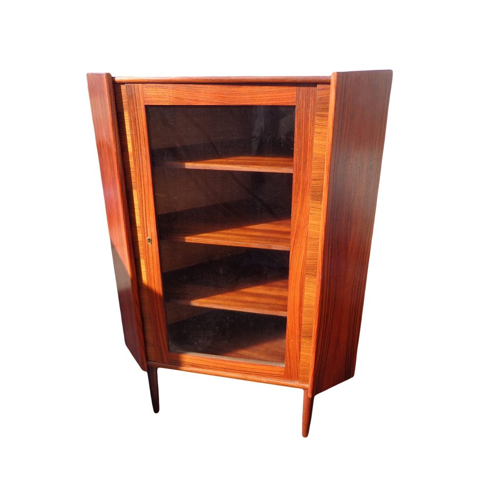 Scandinavian Rosewood Corner Cabinet (MS10299)