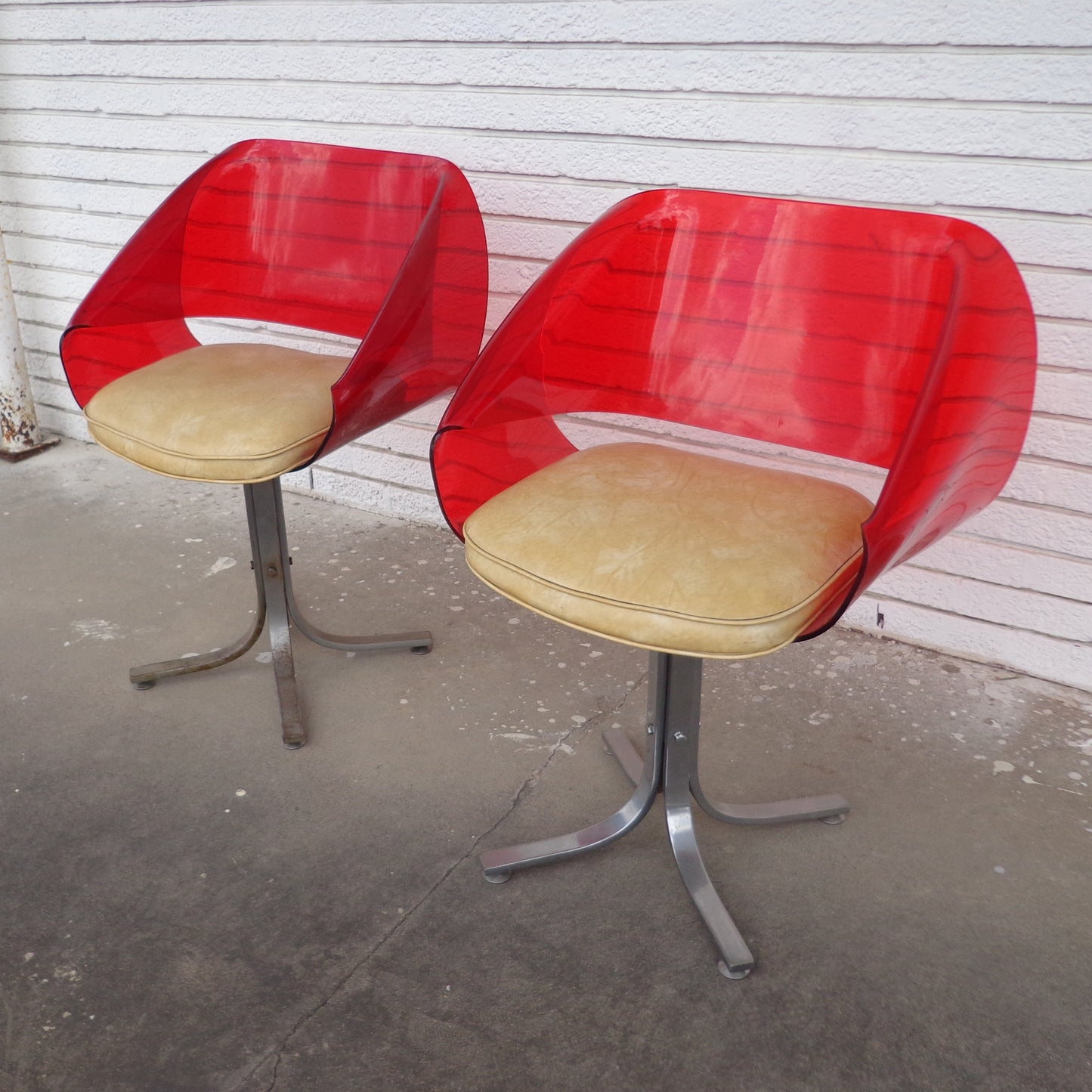 (2) Italian Ribbon Chairs Manner Cesare Leona Acrylic (MR6083)