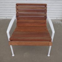Knoll Richard Schultz Lounge Chair, combining vintage aesthetics with modern functionality, ideal for gardens, patios, or poolside areas.
