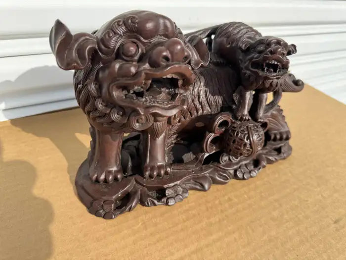 asian guardian lion statue foo dog with cub