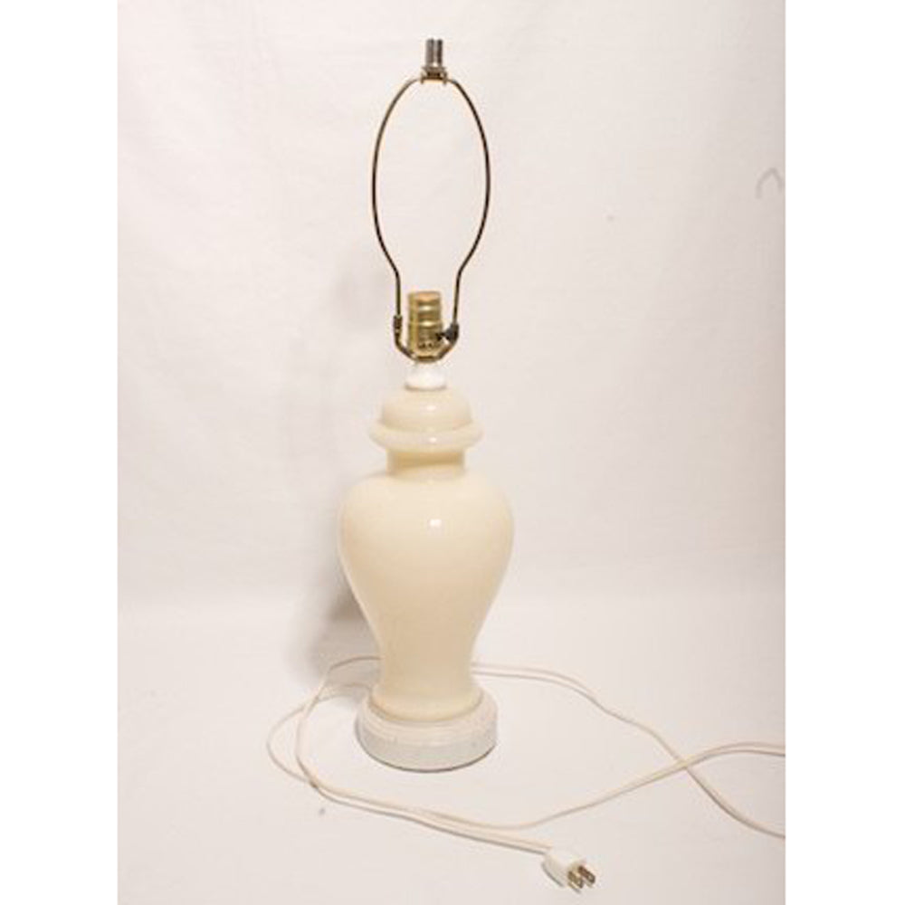 Mid Century Modern Ornamental White Lamp (MR8026)