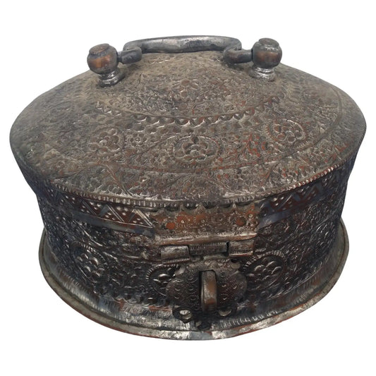 Indian Pan Daen round tinned box with intricate design