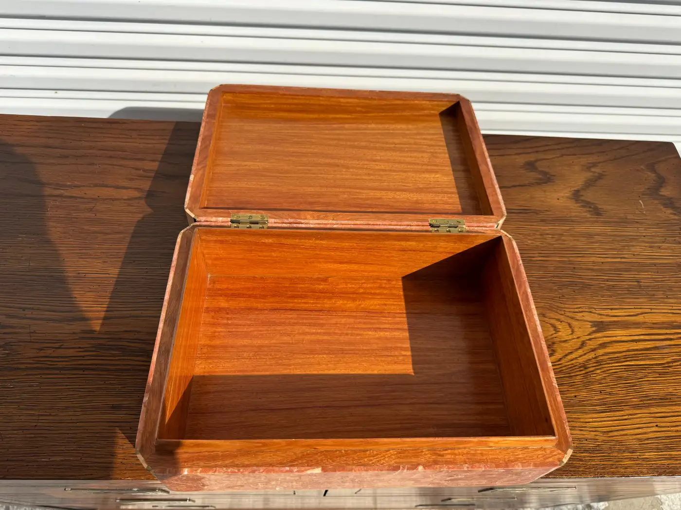 Collectible Maitland Smith marble box, perfect for elegant home décor