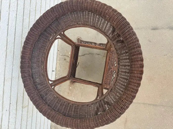 woven wicker table with clear glass top detail